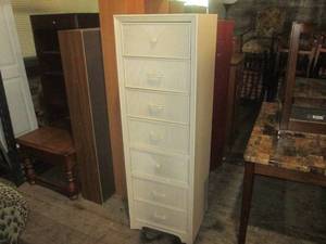 lot 24 image: (G-1) Upright 7-Drawer Cabinet 20 ...