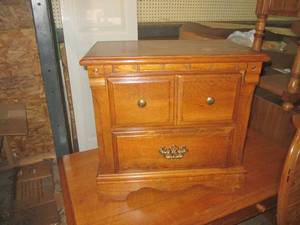 lot 36 image: (G1) 2-Drawer End Table...