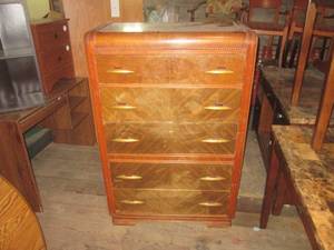 lot 44 image: (G1) Vintage 5-Drawer Dresser 33 x...