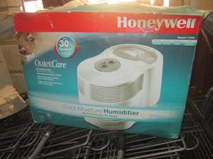 lot 46 image: (G1) Honeywell Cool Moisture Humidi...