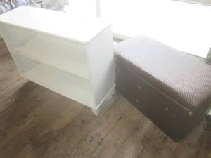 lot 49 image: (G1) 2 Shelves and Padded Chest Ben...
