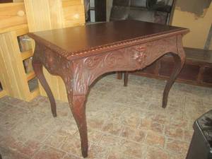 lot 51 image: (G1) Vintage Wood Table with Drawer...