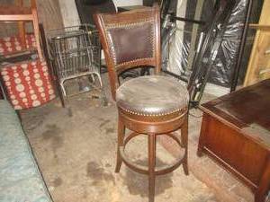 lot 59 image: (G1) Vintage Wood Swivel Stool...