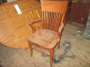 lot 63 image: (G1) Vintage Wood Desk Chair...