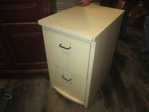 lot 73 image: (G1) 2-Drawer File Cabinet...
