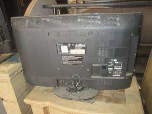 lot 80 image: (G1) Panasonic 32 LCD TV...