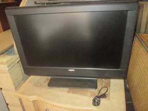 lot 82 image: (G1) Sanyo 32 TV...