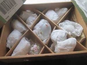 lot 84 image: (G1) Box of Decorative Glass Eggs...