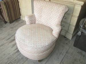lot 85 image: (G1) Interesting Vintage Chair...