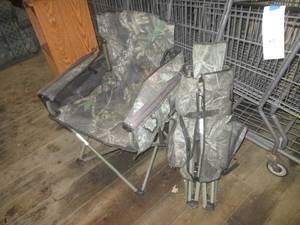 lot 106 image: (G1) Folding Cammmo chairs - 2...