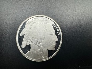 lot 83 image: BU One Ounce .999 Silver Buffalo Round