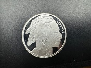 lot 89 image: BU One Ounce .999 Silver Buffalo Round