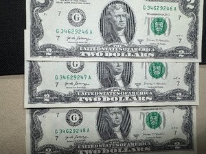 lot 96 image: Five Sequential Two Dollar Bills