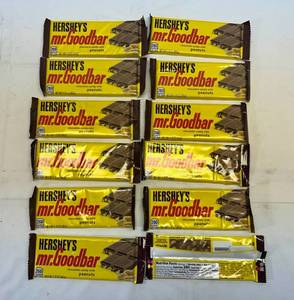 lot 142 image: KK. 2x 10.5oz Bags & 2x 5 Snack Size Reeses