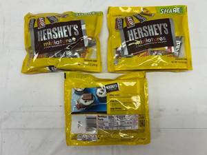 lot 150 image: KK.  Size3x 10.4oz Hersheys Miniatures-Shareable