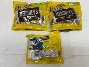 lot 151 image: KK.  Size3x 10.4oz Hersheys Miniatures-Shareable