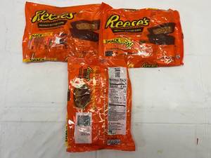 lot 152 image: KK. 3x 10.5oz  Snack Size Reeses