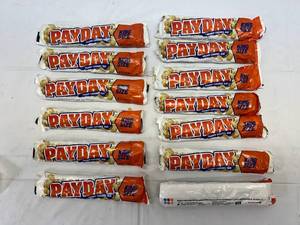 lot 166 image: KK. 12x 3.4oz Pay Day King Size
