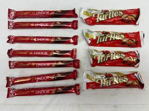 lot 171 image: KK. 7x Lindt Chocolate Truffle Bars & 4x Turtles Bars