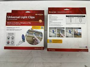 lot 184 image: MM. 2x Simple Living Universal Light Clips