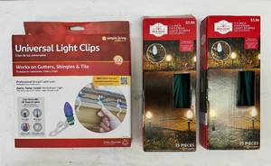 lot 185 image: MM. 25ct Universal Light Stakes & 1 Simple Living Universal Light Clips