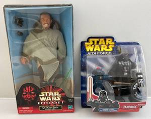lot 74 image: Misc. STAR WARS Action Figures (NIB)