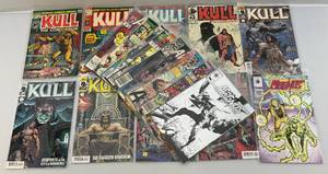 lot 112 image: Misc. Vintage Comics Including ( AVENGERS ) & More (Bagged)