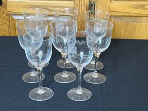 lot 13 image: Set of 8 Floral Etched Wine Glasses