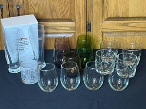 lot 15 image: Assorted Glassware Collection