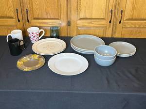 lot 27 image: Assorted Mugs, Plates, and Bowls Lot