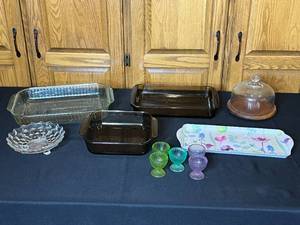 lot 31 image: Lot of Assorted Glassware - Pyrex Baking Dishes, Colored Glasses, Serving Tray, and Cake Dome