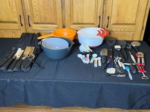 lot 35 image: Lot of Assorted Kitchen Utensils and Mixing Bowls