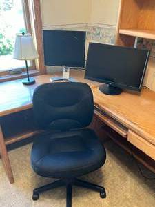 lot 67 image: Comupter Monitors, Chair, and Lamp
