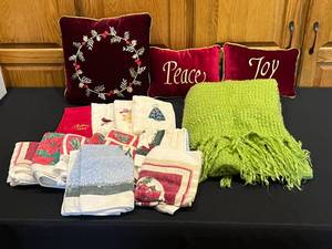 lot 74 image: Holiday Decorative Pillows and Hand Towels Lot