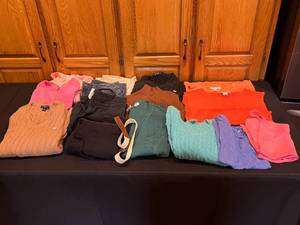 lot 78 image: Assorted Womens Clothing Lot - Sweaters, Tops, Pants & Belt