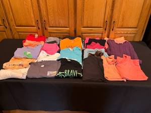 lot 80 image: Lot of Mixed Assorted T-Shirts and Tops