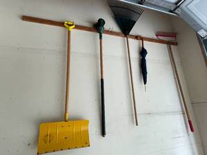 lot 139 image: Assorted Gardening and Lawn Tools Lot