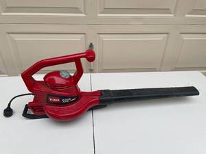 lot 142 image: Toro Rake and Vac Electric BlowerVacuum