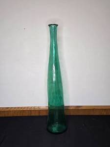 lot 130 image: Tall Green Glass Decorative Vase