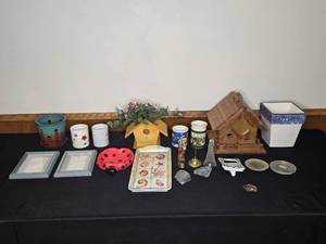 lot 155 image: Mixed Decorative Household Lot - Planters, Birdhouses, Framed Art