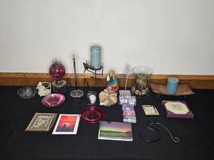 lot 157 image: Assorted Home Decor and Candle Holders Lot