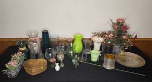 lot 158 image: Lot of Assorted Decorative Glass Vases and Home Decor Items