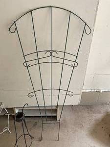 lot 141 image: Metal Plant Stands, Trellis