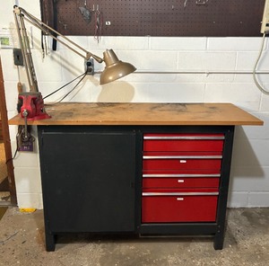 lot 76 image: Workbench with Craftsman Bench Vise and Lamp