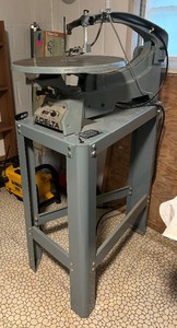 lot 79 image: Delta 40-601 Scroll Saw