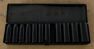 lot 146 image: Coleman Powermate 12 Piece 12 Drive Air Impact Socket Set