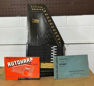 lot 174 image: Vintage Autoharp