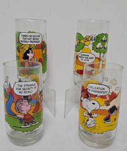 lot 114 image: Set of Four Vintage Snoopy Glasses
