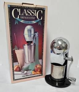 lot 117 image: New in Box Drinkmaster  Ice-O-Mat