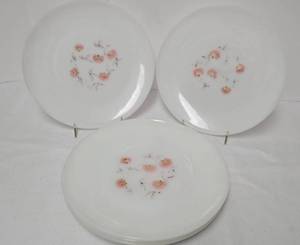 lot 123 image: Fire King Milk Glass Plate Set